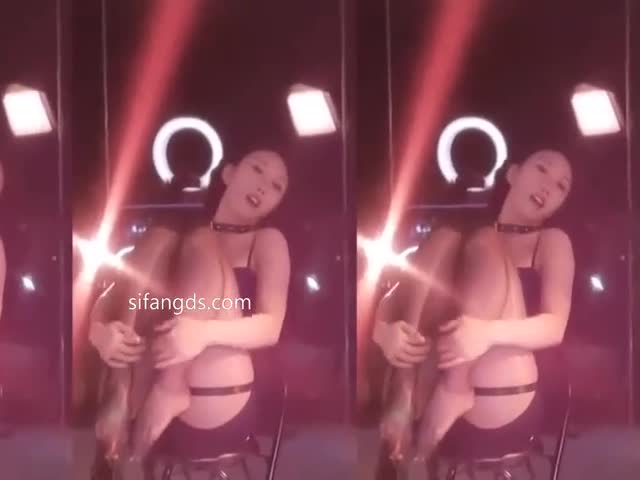 小小玉酱-16 巨乳 露半奶 抖胸舞 走光露底 白浆乳沟1 